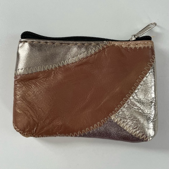 NWOT 100% Lamb Leather - Gold and Silver Metallic Quilt Style Shoulder Bag - Picture 5 of 10